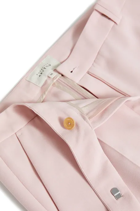 Hosen in puderrosa zum Anzug