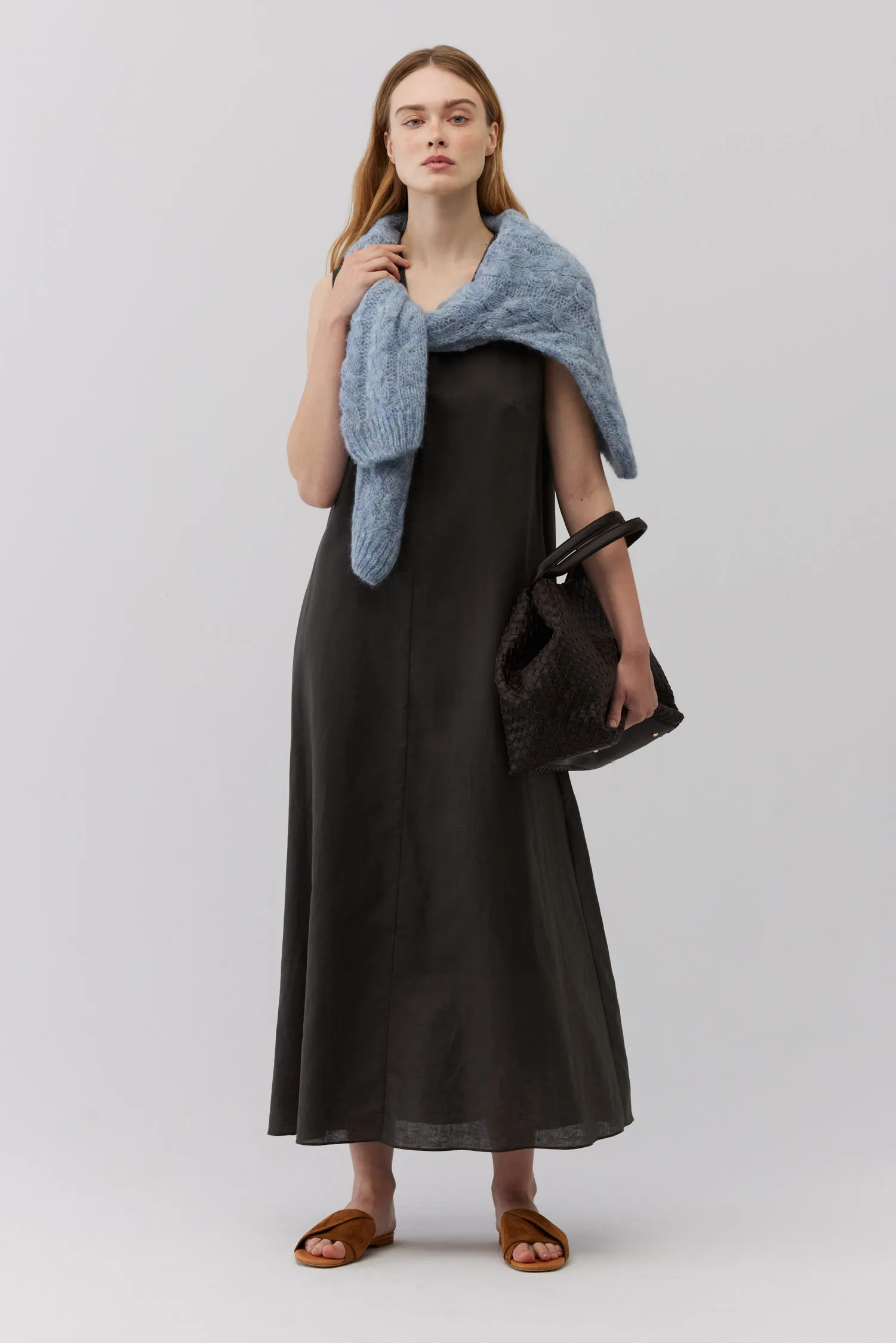 Dunkelgrünes Maxi-Leinenkleid ohne Ärmel