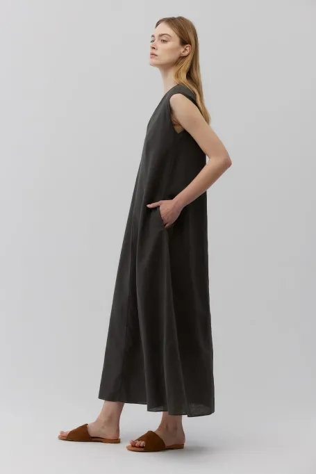Dunkelgrünes Maxi-Leinenkleid ohne Ärmel grün