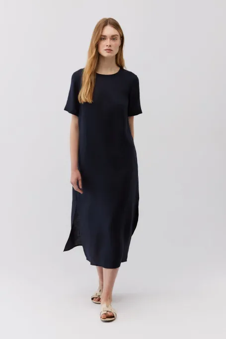 Marineblaues Leinenkleid mit kurzen Ärmeln