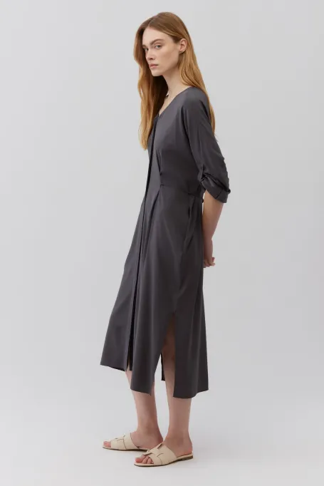 Graues Seidenkleid mit Taillenschnürung