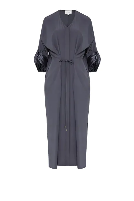 Graues Seidenkleid mit Taillenschnürung