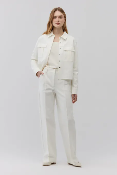 Weißer Blazer mit Taschen