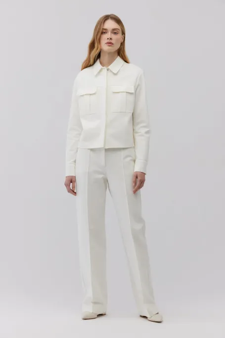 Weißer Blazer mit Taschen