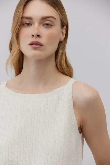 Weißes Top mit Neckholder aus Merinowolle