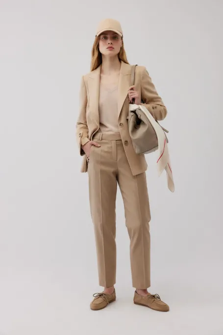 Beige Hosen mit Jungschafwolle