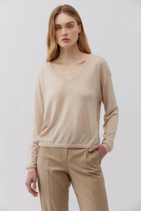 Beige Kaschmirbluse mit V-Ausschnitt