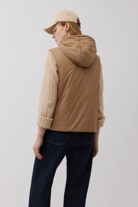 Camelfarbene Kapuzenweste