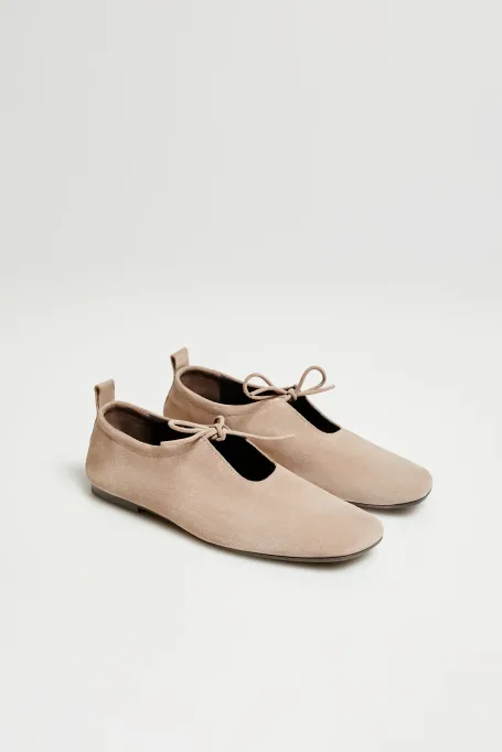 Beige Wildleder-Ballerinas beige