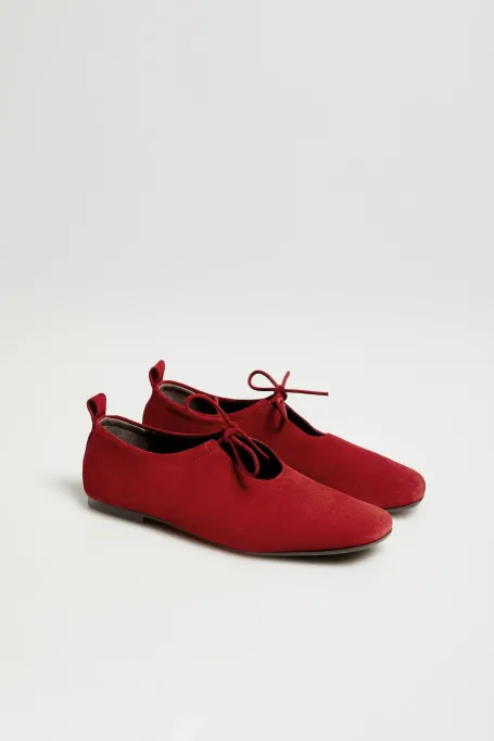 Rote Ballerinas aus Wildleder