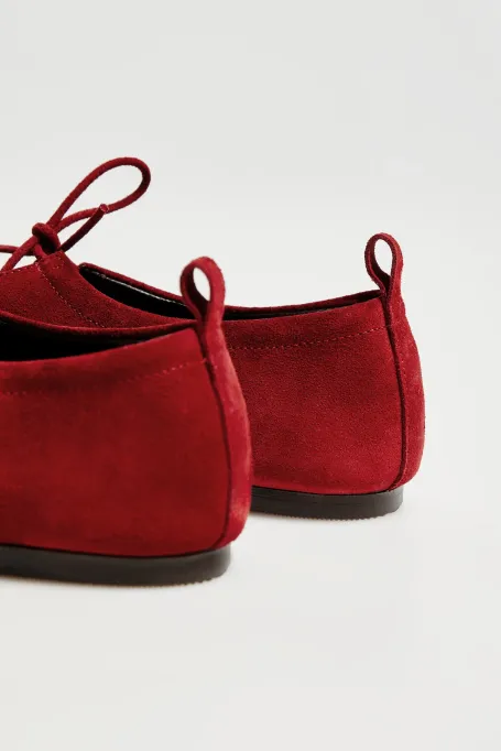 Rote Ballerinas aus Wildleder