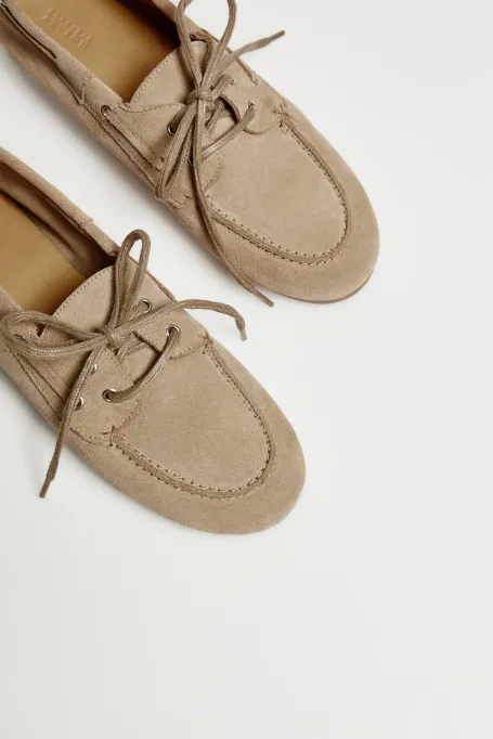 Beige Wildleder Bootsschuhe beige