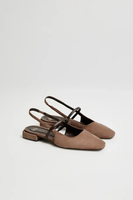 Braune Slingback-Schuhe aus Wildleder