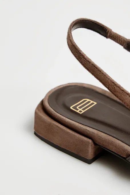 Braune Slingback-Schuhe aus Wildleder