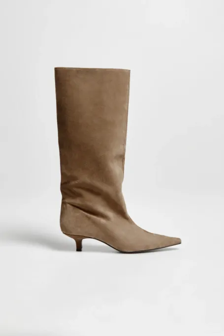Wildleder-Stiefel mit mittlerem Absatz