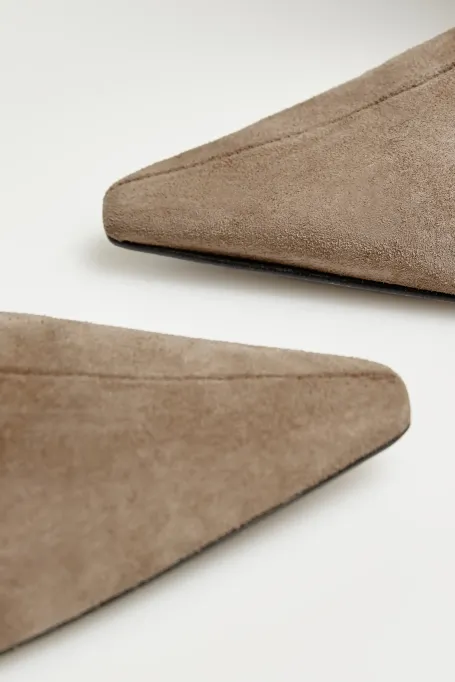 Wildleder-Stiefel mit mittlerem Absatz