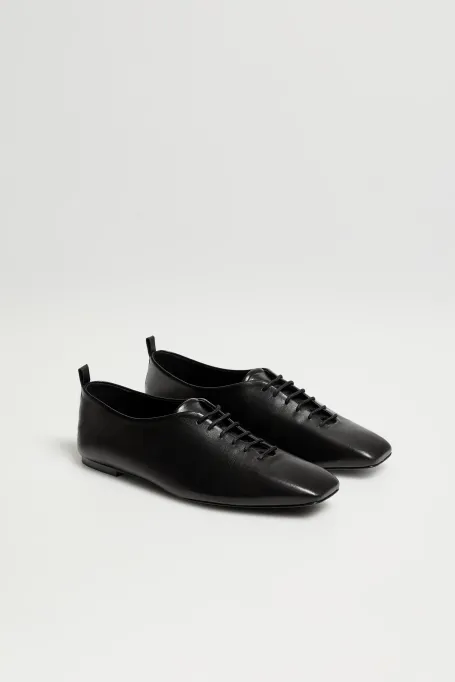 Weiche geschnürte Ballerinas
