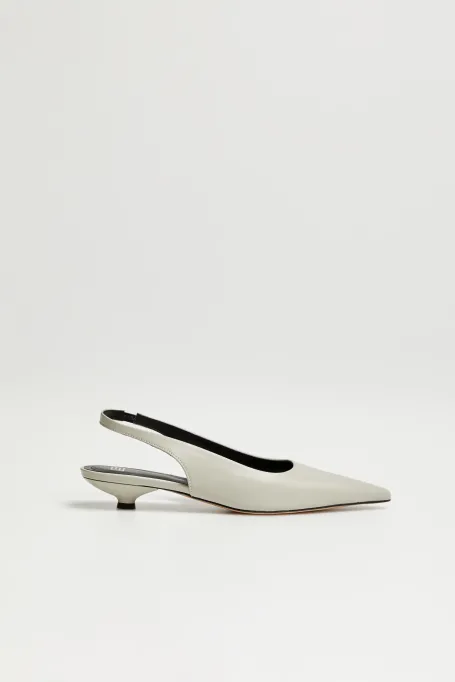 Hellgrüne Lederslingback-Schuhe