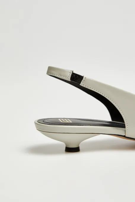 Hellgrüne Lederslingback-Schuhe