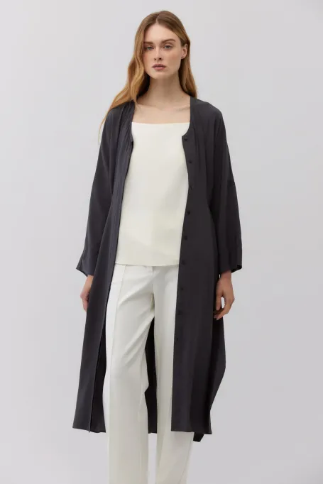 Graues Seidenkleid mit Taillenschnürung