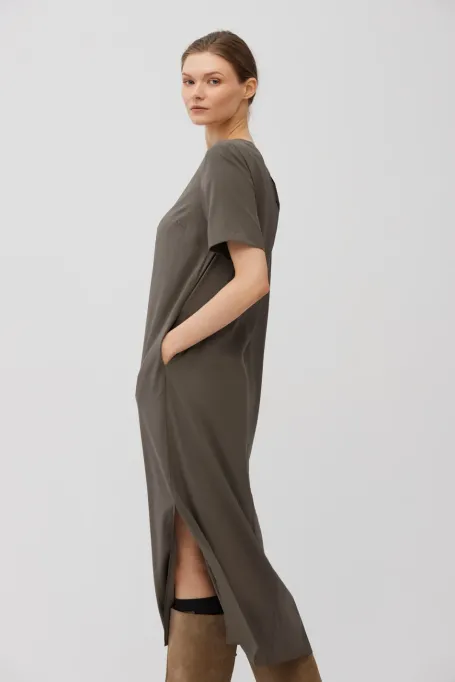 Braunes Midikleid aus Seide braun