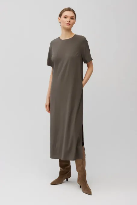 Braunes Midikleid aus Seide braun