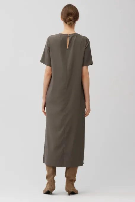 Braunes Midikleid aus Seide braun