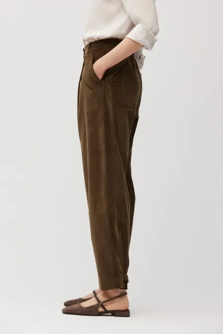 Lässige braune Cordhose