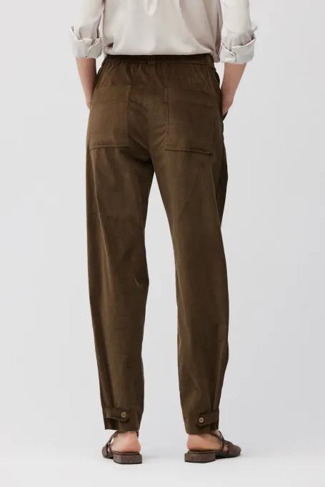 Lässige braune Cordhose