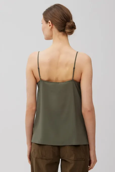 Grünes Seidentop mit Trägern