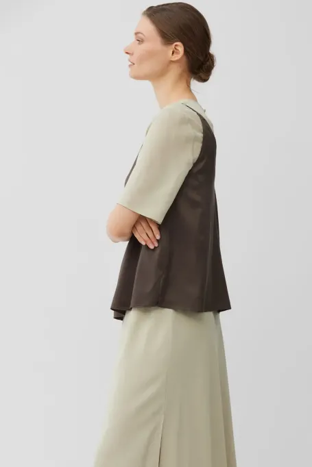 Braunes Seidentop mit V-Ausschnitt braun