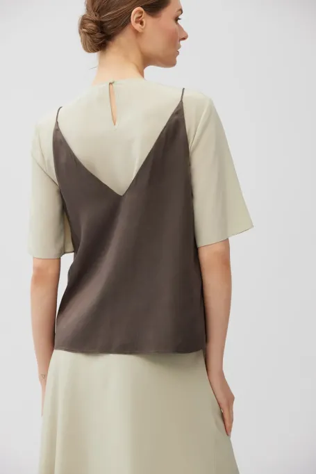 Braunes Seidentop mit V-Ausschnitt braun