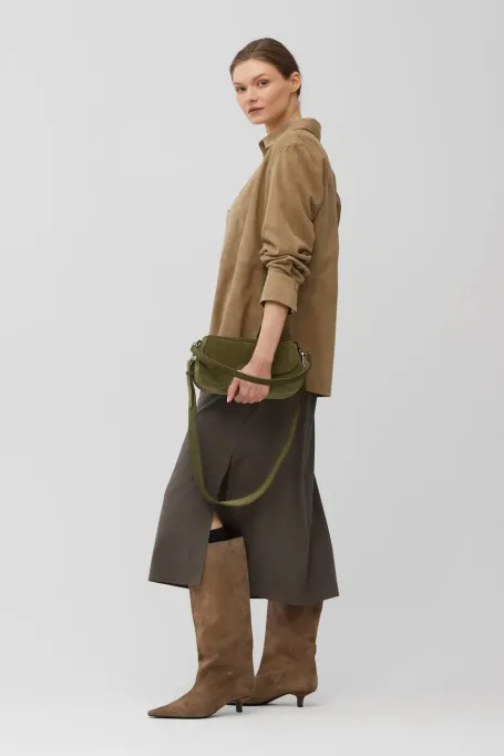 Kleine grüne Tasche aus natürlichem Wildleder