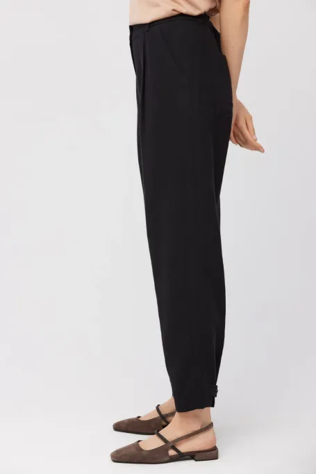 Schwarze Hose mit Wolle und Leinen