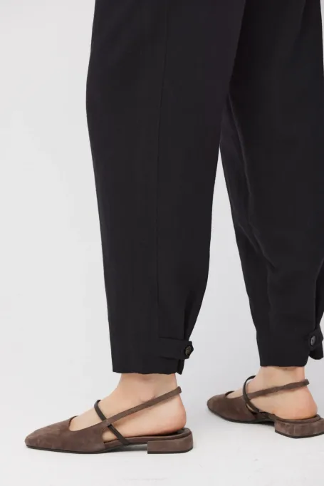 Schwarze Hose mit Wolle und Leinen