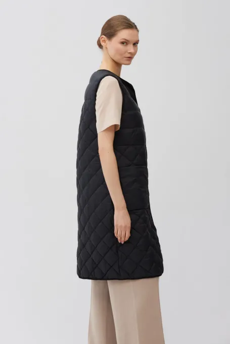 Schwarze lange Daunenweste