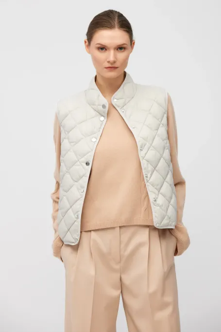 Kurze beige Daunenweste