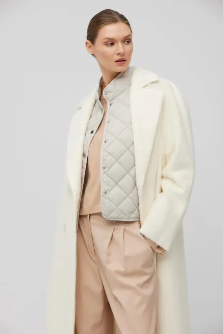 Kurze beige Daunenweste