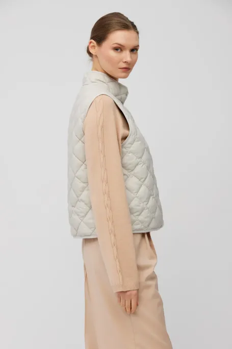 Kurze beige Daunenweste