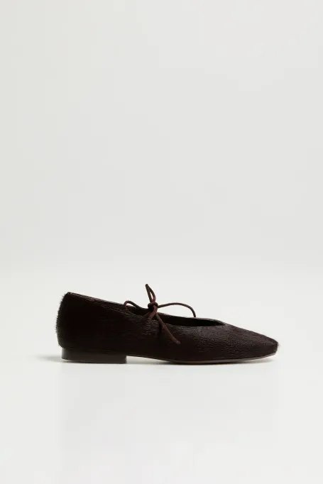 Gebundene Ballerinas mit längerem Flor