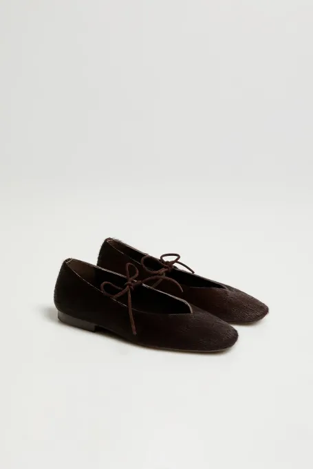 Gebundene Ballerinas mit längerem Flor