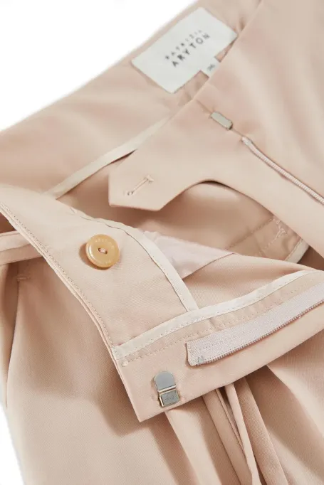 Hose aus Schurwolle in puderrosa pink