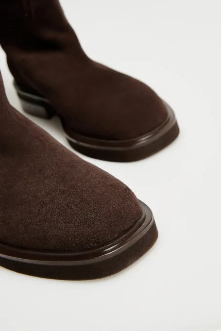 Braune Velourslederstiefel