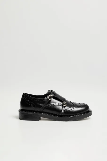 Schwarze Lederschuhe mit Schnallen