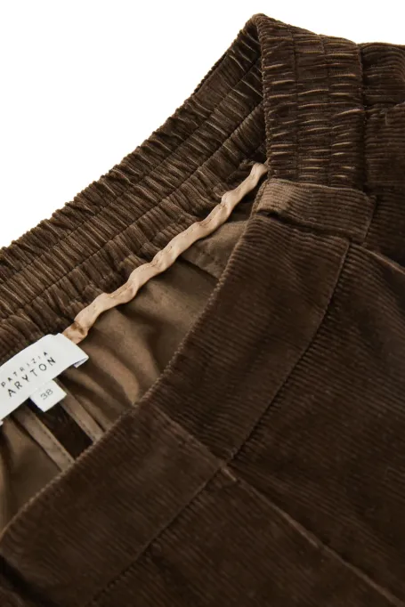 Lässige braune Cordhose