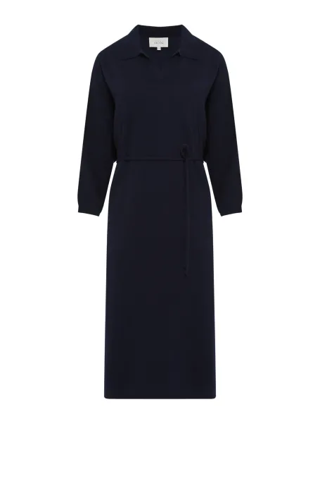 Dunkelblaues Kleid mit Kaschmir