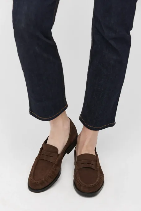 Braune Loafers aus Wildleder