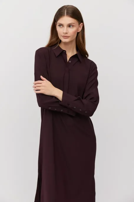 Loses auberginefarbenes Midikleid aus Seide rot