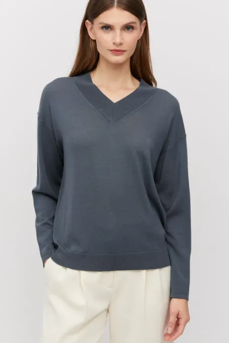 Graues Shirt aus Merinowolle mit V-Ausschnitt