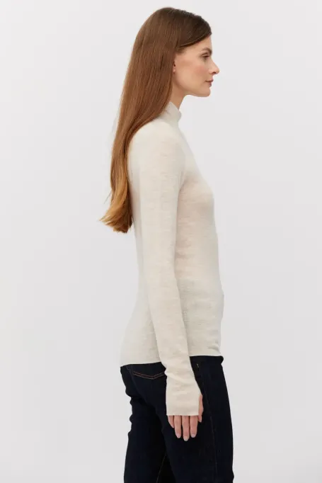 Beiger Stehkragenpullover aus Merinowolle